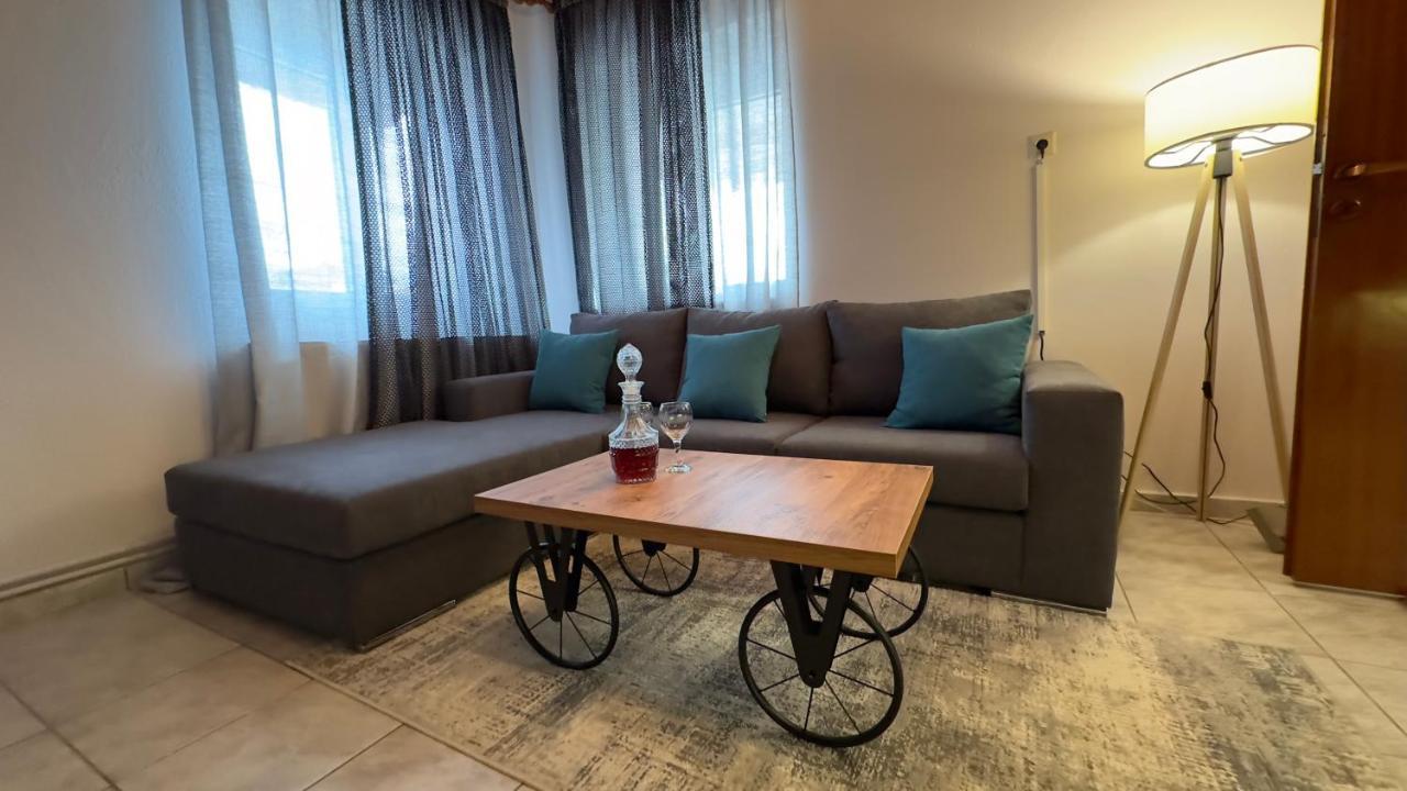 Bt'S Home Trikala  Luaran gambar